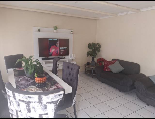 4 BEDROOM FREEHOLD FOR SALE IN BIRCH ACRES